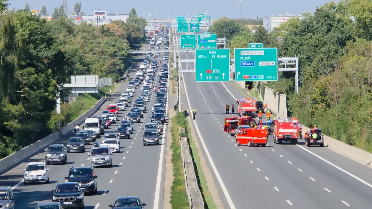 Dálnici D1 u Brna uzavřela nehoda tří aut